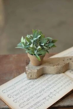 6" Gatehouse Herb Pot, No 3